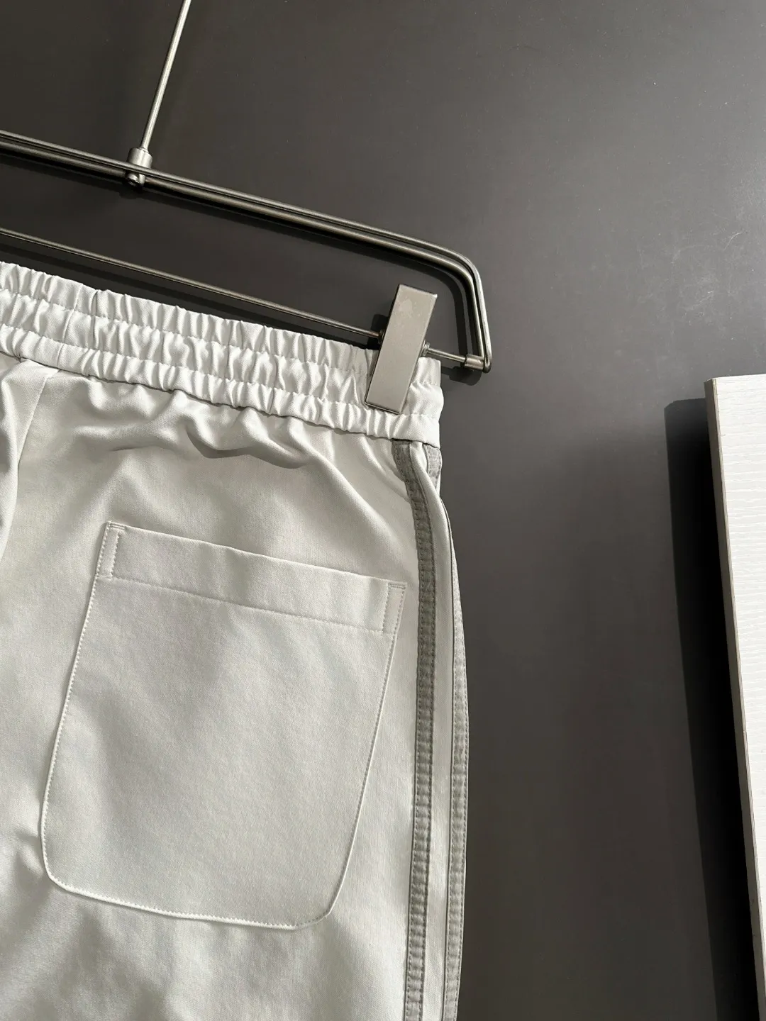 Shipped next day P195 Balenciaga 2026 Summer New Arrival elastic band casual pants, counter-customized fabrics, Breathable, high comfort, impeccable details, brand element design concept, reflecting high quality. It feels delicate and soft! It presents a casual cut and the upper body shape is great! Sizes:S-3XL